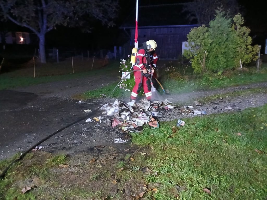 Einsatz: Brand Papierhaufen